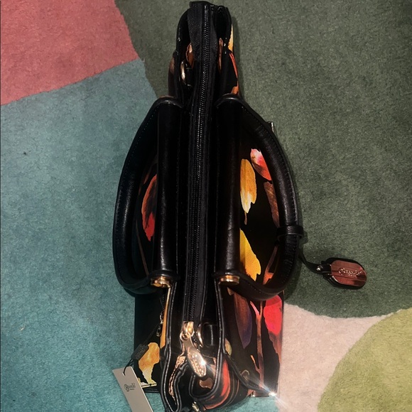 Italian leather - perfect for fall bag!🍁🍂🥬🍂🌱 - Picture 9 of 9